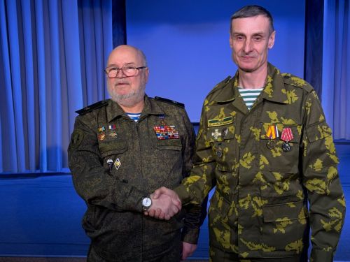 Махсус хәрби операциядә катнашучы егетләргә ярдәм кулы сузган волонтёрларны бүләкләү тантанасы