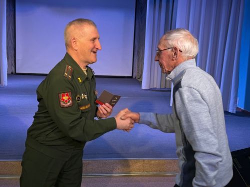 Махсус хәрби операциядә катнашучы егетләргә ярдәм кулы сузган волонтёрларны бүләкләү тантанасы