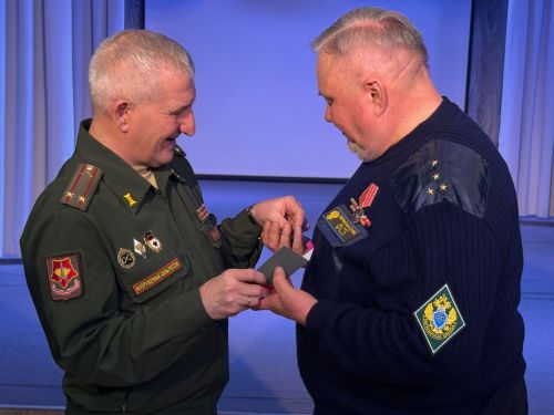Махсус хәрби операциядә катнашучы егетләргә ярдәм кулы сузган волонтёрларны бүләкләү тантанасы