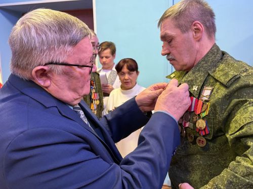 Махсус хәрби операциядә катнашучы егетләргә ярдәм кулы сузган волонтёрларны бүләкләү тантанасы