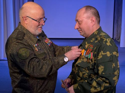 Махсус хәрби операциядә катнашучы егетләргә ярдәм кулы сузган волонтёрларны бүләкләү тантанасы