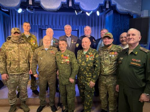 Махсус хәрби операциядә катнашучы егетләргә ярдәм кулы сузган волонтёрларны бүләкләү тантанасы