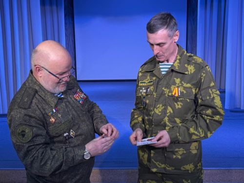 Махсус хәрби операциядә катнашучы егетләргә ярдәм кулы сузган волонтёрларны бүләкләү тантанасы
