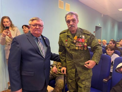 Махсус хәрби операциядә катнашучы егетләргә ярдәм кулы сузган волонтёрларны бүләкләү тантанасы