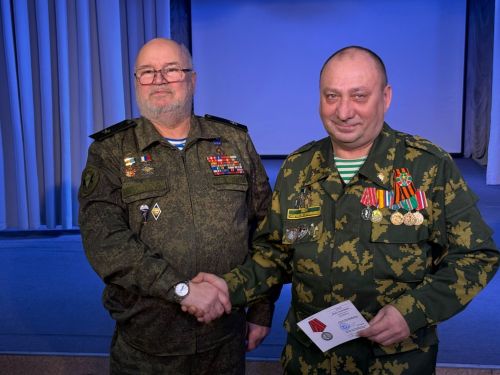 Махсус хәрби операциядә катнашучы егетләргә ярдәм кулы сузган волонтёрларны бүләкләү тантанасы