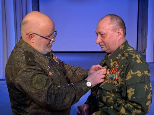 Махсус хәрби операциядә катнашучы егетләргә ярдәм кулы сузган волонтёрларны бүләкләү тантанасы