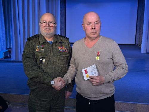 Махсус хәрби операциядә катнашучы егетләргә ярдәм кулы сузган волонтёрларны бүләкләү тантанасы