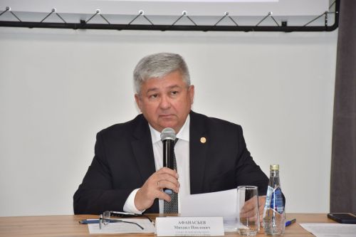 "Порт" яшьләр үзәгендә "Гаилә автобусы" проекты кысаларында белгечләр катнашында очрашу