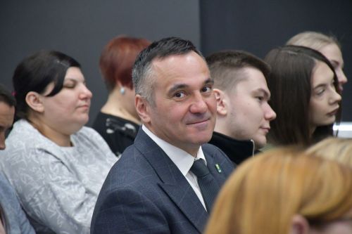 "Порт" яшьләр үзәгендә "Гаилә автобусы" проекты кысаларында белгечләр катнашында очрашу