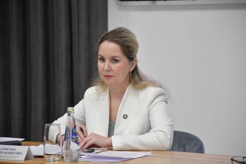 "Порт" яшьләр үзәгендә "Гаилә автобусы" проекты кысаларында белгечләр катнашында очрашу
