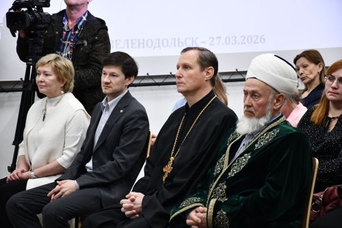"Порт" яшьләр үзәгендә "Гаилә автобусы" проекты кысаларында белгечләр катнашында очрашу