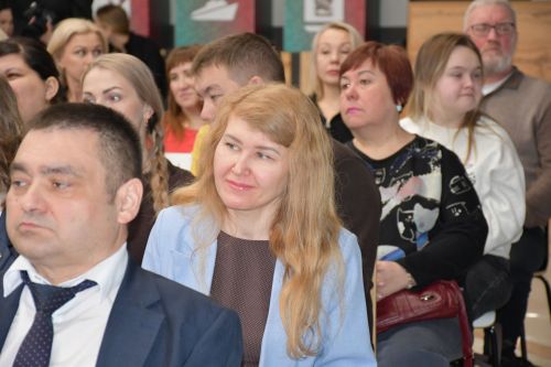 "Порт" яшьләр үзәгендә "Гаилә автобусы" проекты кысаларында белгечләр катнашында очрашу