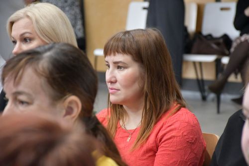"Порт" яшьләр үзәгендә "Гаилә автобусы" проекты кысаларында белгечләр катнашында очрашу