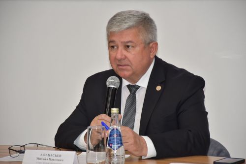 "Порт" яшьләр үзәгендә "Гаилә автобусы" проекты кысаларында белгечләр катнашында очрашу