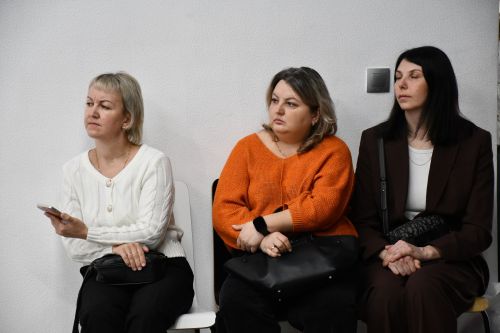 "Порт" яшьләр үзәгендә "Гаилә автобусы" проекты кысаларында белгечләр катнашында очрашу