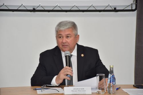 "Порт" яшьләр үзәгендә "Гаилә автобусы" проекты кысаларында белгечләр катнашында очрашу