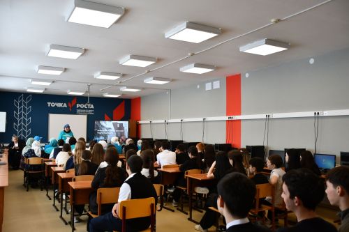 Норлат урта мәктәбендә ТР Дәүләт Советы депутаты, "Ак Барс" Суднолар төзү корпорациясе" генераль директоры Ренат Мистахов катнашында парламент дәресе