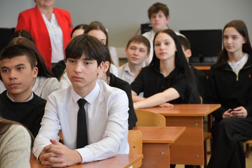 Норлат урта мәктәбендә ТР Дәүләт Советы депутаты, "Ак Барс" Суднолар төзү корпорациясе" генераль директоры Ренат Мистахов катнашында парламент дәресе