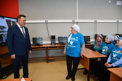 "Ак Барс" Суднолар төзү корпорациясе" генераль директоры Ренат Мистахов «Өмет» волонтерлар штабы активистларын бүләкләде