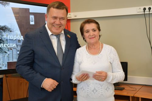 "Ак Барс" Суднолар төзү корпорациясе" генераль директоры Ренат Мистахов «Өмет» волонтерлар штабы активистларын бүләкләде