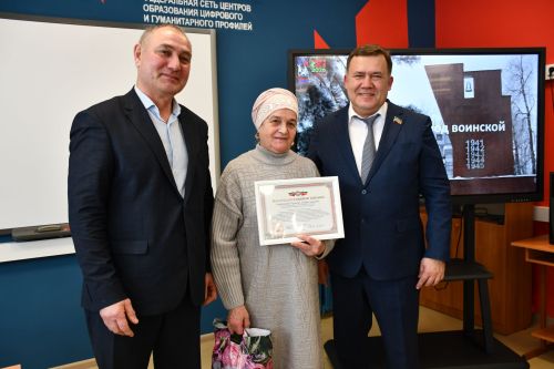 "Ак Барс" Суднолар төзү корпорациясе" генераль директоры Ренат Мистахов «Өмет» волонтерлар штабы активистларын бүләкләде