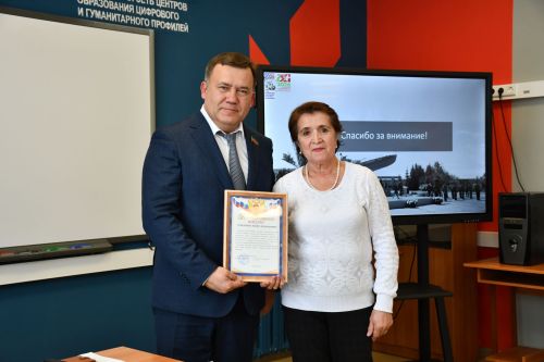 "Ак Барс" Суднолар төзү корпорациясе" генераль директоры Ренат Мистахов «Өмет» волонтерлар штабы активистларын бүләкләде