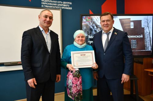 "Ак Барс" Суднолар төзү корпорациясе" генераль директоры Ренат Мистахов «Өмет» волонтерлар штабы активистларын бүләкләде