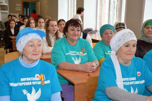 "Ак Барс" Суднолар төзү корпорациясе" генераль директоры Ренат Мистахов «Өмет» волонтерлар штабы активистларын бүләкләде