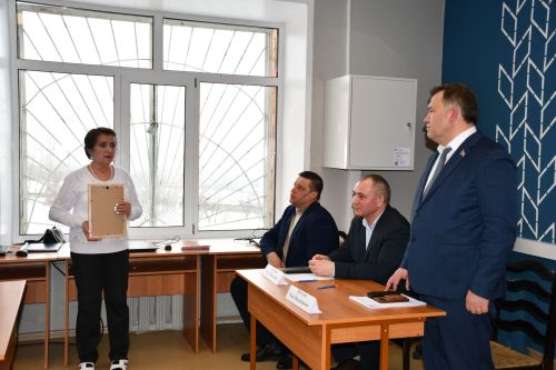 "Ак Барс" Суднолар төзү корпорациясе" генераль директоры Ренат Мистахов «Өмет» волонтерлар штабы активистларын бүләкләде