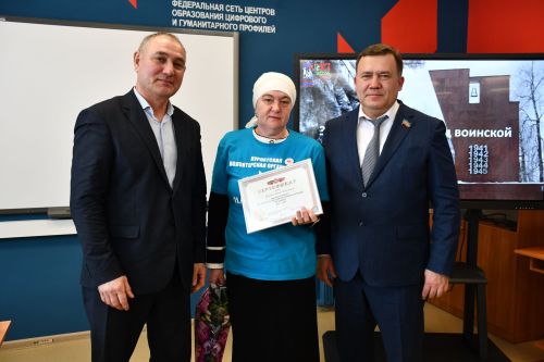 "Ак Барс" Суднолар төзү корпорациясе" генераль директоры Ренат Мистахов «Өмет» волонтерлар штабы активистларын бүләкләде