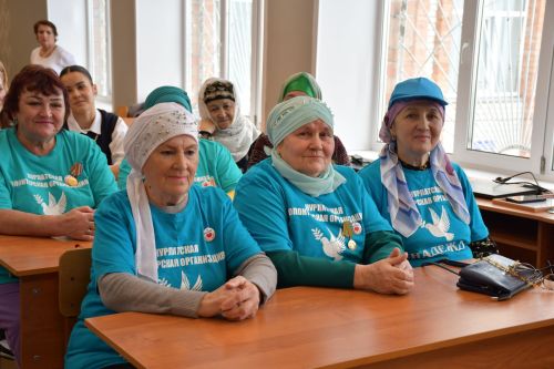 "Ак Барс" Суднолар төзү корпорациясе" генераль директоры Ренат Мистахов «Өмет» волонтерлар штабы активистларын бүләкләде