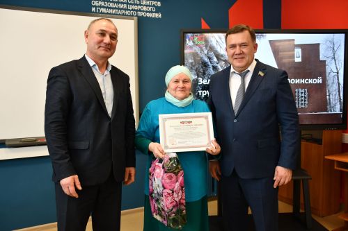 "Ак Барс" Суднолар төзү корпорациясе" генераль директоры Ренат Мистахов «Өмет» волонтерлар штабы активистларын бүләкләде