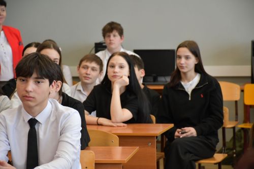 Норлат урта мәктәбендә ТР Дәүләт Советы депутаты, "Ак Барс" Суднолар төзү корпорациясе" генераль директоры Ренат Мистахов катнашында парламент дәресе
