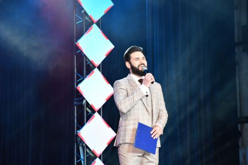 Музыкаль театрда гүзәл затларны якынлашып килүче 8 март бәйрәме белән котладылар