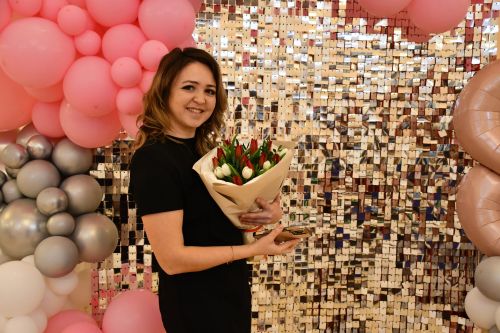 Музыкаль театрда гүзәл затларны якынлашып килүче 8 март бәйрәме белән котладылар