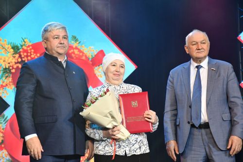 Музыкаль театрда гүзәл затларны якынлашып килүче 8 март бәйрәме белән котладылар