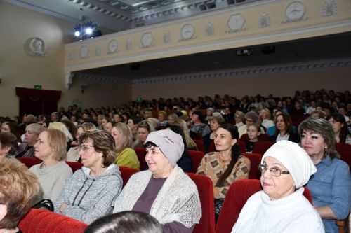 Музыкаль театрда гүзәл затларны якынлашып килүче 8 март бәйрәме белән котладылар