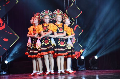 Музыкаль театрда гүзәл затларны якынлашып килүче 8 март бәйрәме белән котладылар