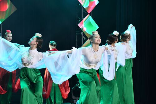 Музыкаль театрда гүзәл затларны якынлашып килүче 8 март бәйрәме белән котладылар