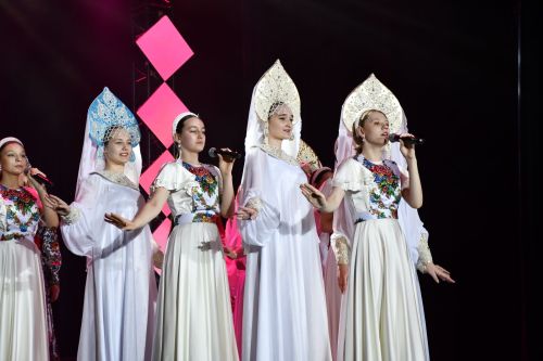 Музыкаль театрда гүзәл затларны якынлашып килүче 8 март бәйрәме белән котладылар