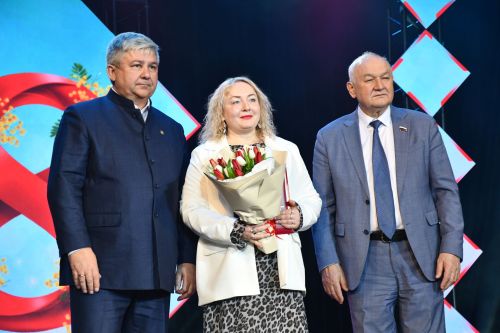 Музыкаль театрда гүзәл затларны якынлашып килүче 8 март бәйрәме белән котладылар