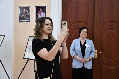 Музыкаль театрда гүзәл затларны якынлашып килүче 8 март бәйрәме белән котладылар