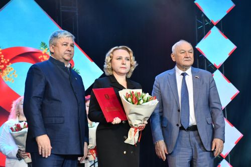 Музыкаль театрда гүзәл затларны якынлашып килүче 8 март бәйрәме белән котладылар