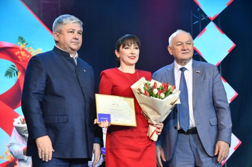 Музыкаль театрда гүзәл затларны якынлашып килүче 8 март бәйрәме белән котладылар