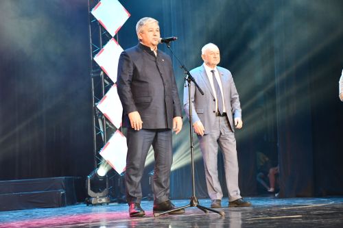Музыкаль театрда гүзәл затларны якынлашып килүче 8 март бәйрәме белән котладылар