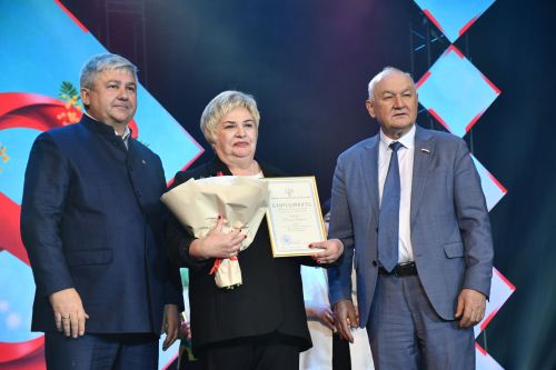 Музыкаль театрда гүзәл затларны якынлашып килүче 8 март бәйрәме белән котладылар