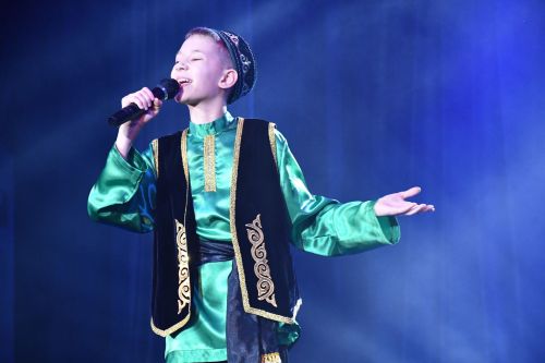 Музыкаль театрда гүзәл затларны якынлашып килүче 8 март бәйрәме белән котладылар
