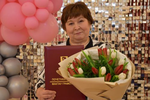 Музыкаль театрда гүзәл затларны якынлашып килүче 8 март бәйрәме белән котладылар