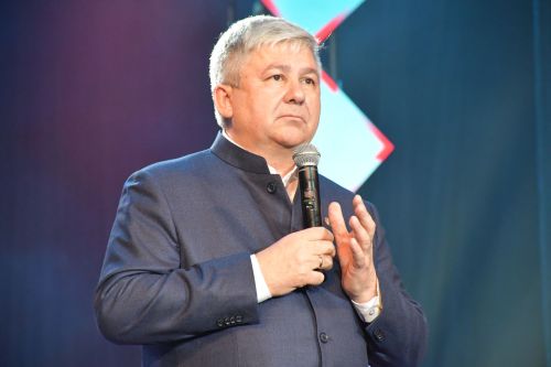 Музыкаль театрда гүзәл затларны якынлашып килүче 8 март бәйрәме белән котладылар