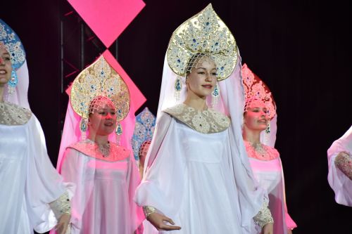Музыкаль театрда гүзәл затларны якынлашып килүче 8 март бәйрәме белән котладылар